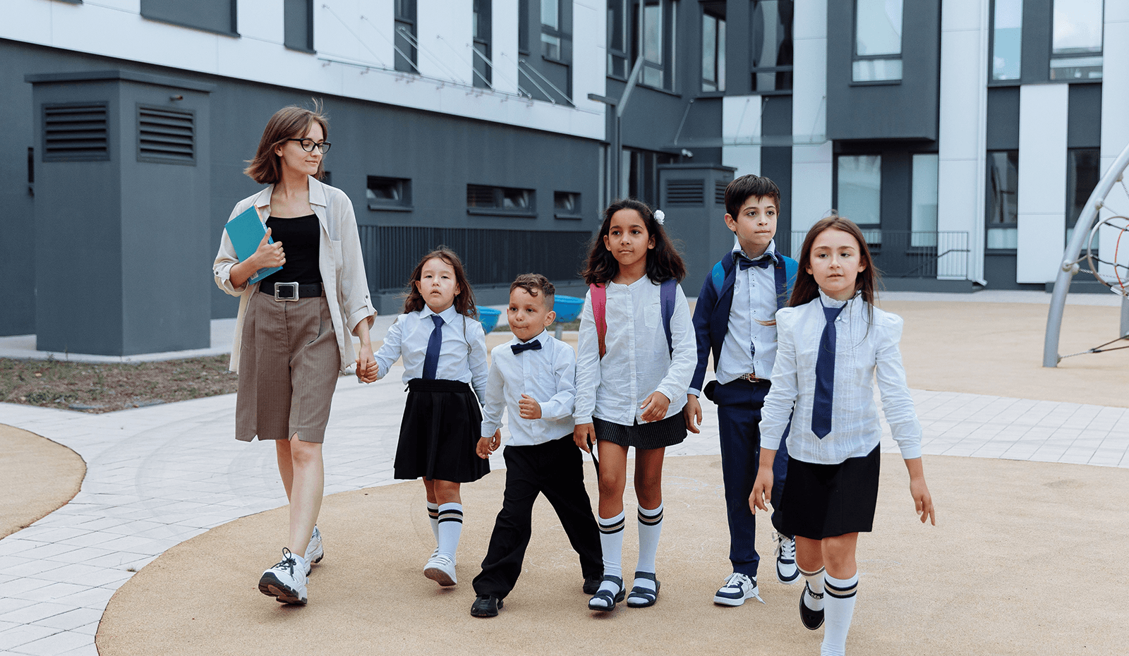 Family relocation support for finding a suitable school and settling into a new city